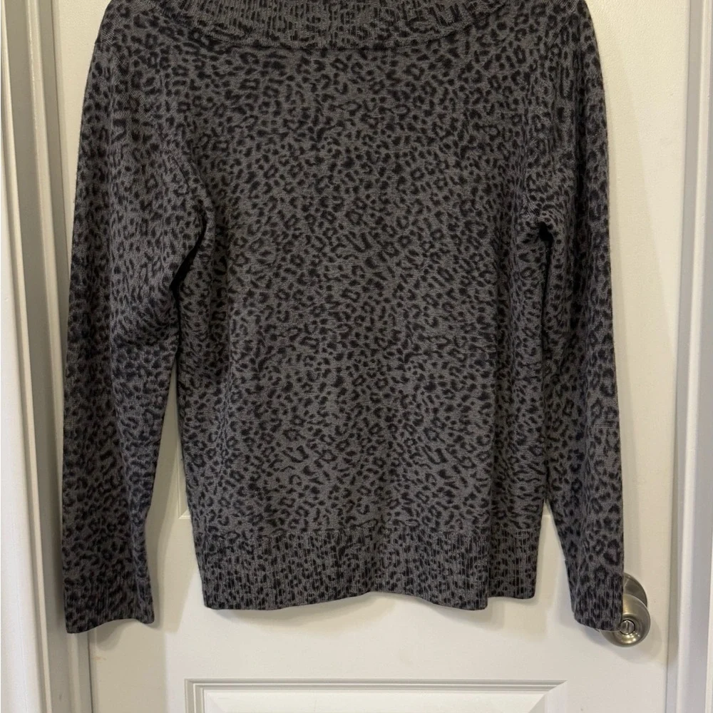 Leopard Print long sleeve Sweater with scoop neck by Calvin Klein - Picture 2 of 6